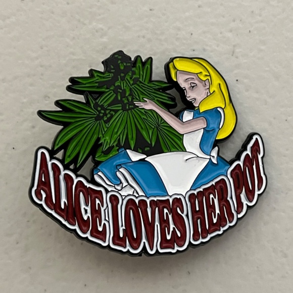 Relix Other - Alice In Wonderland Loves Her Pot Pin Brooch Disney Fan Art